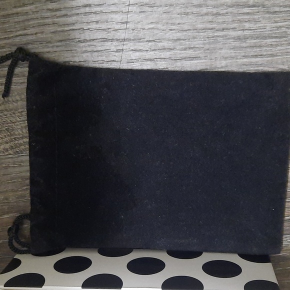 Sephora Beauty Insider Skincare and Foundation Collection - Black and White - Picture 5 of 8